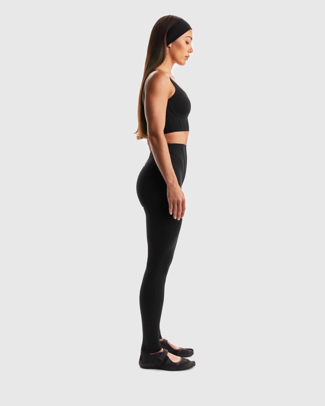 NIKE公式】NikeSKIMS Matte ウィメンズ ロングライン コルセット ブラ